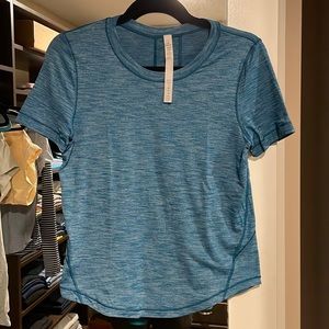 Lululemon Womens tee size 4